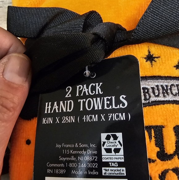 Disney "Hocus Pocus" Hand Towels~ Set Of 2 - Picture 4 of 4